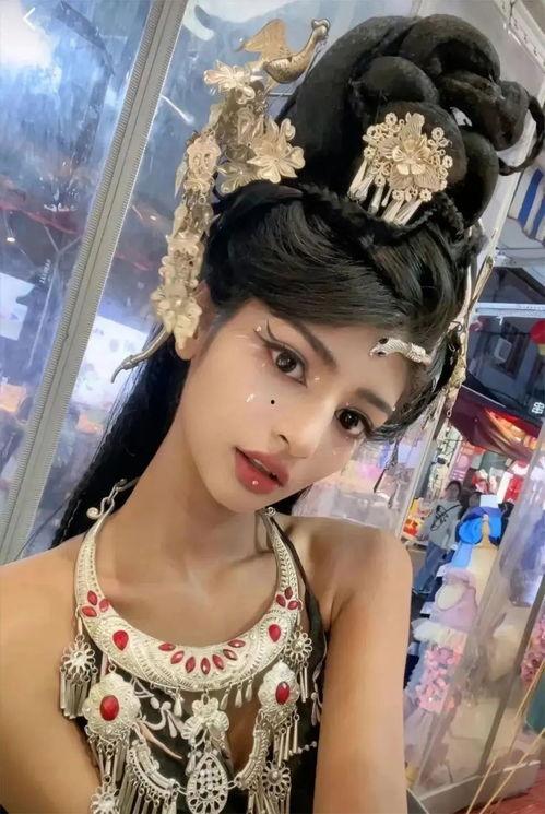 长得像娃娃的网红